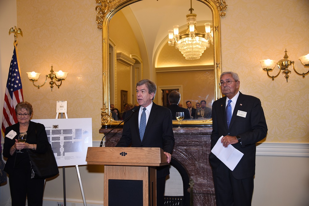 Senator Roy Blunt (MO), USCHS Board Member, welcomes guests to the reception